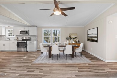 2-200 Oregon Tr DiningRoom