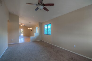 6 Living Room photo a