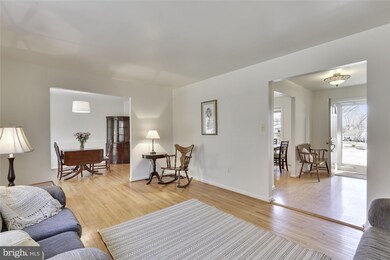 6836 Stoneybrooke Ln, Alexandria, VA 22306 - photo 5