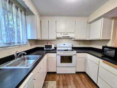 14 Teal Cir unit 14, Tariffville, CT 06081 - photo 7