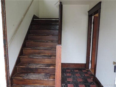 Foyer. Common, front entry area.