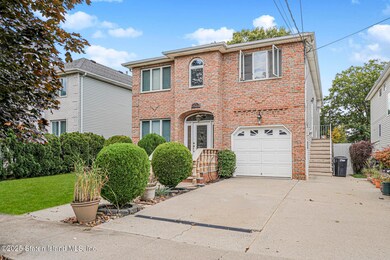 39 Selkirk St, Staten Island, NY 10309 - photo 2