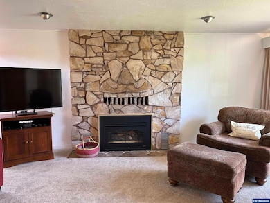 1090 SE 3rd Ave, Mill City, OR 97360 - photo 5