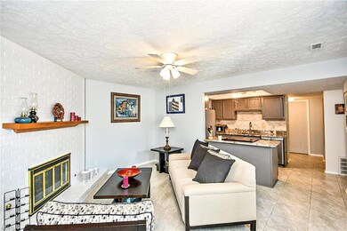 2148 Beechtree Dr, Uniontown, OH 44685 - Living ro