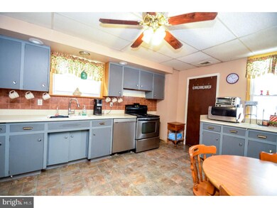 526 Centre St, Easton, PA 18042 - photo 7