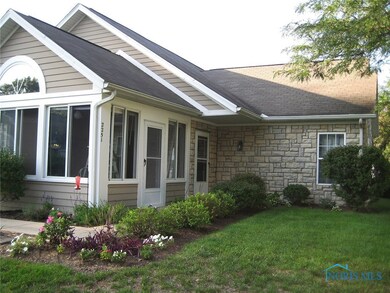 Features a Private Entrance.
