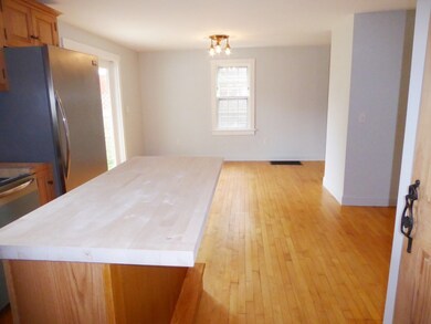 26 Lamoille St, Essex Junction, VT 05452 - photo 4