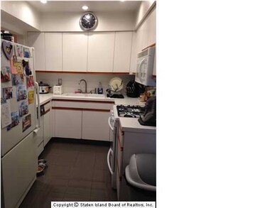 19 Garth Ct, Staten Island, NY 10306 - photo 2