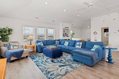 Large great room!!