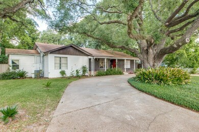 408 Baker Dr, Tomball, TX 77375 - photo 4