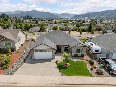 832 Sand Pines Ave, Sutherlin, OR 97479 - photo 3