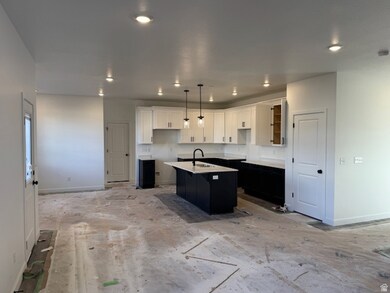 708 N Plainsman Dr unit 104, Spanish Fork, UT 84660 - photo 2