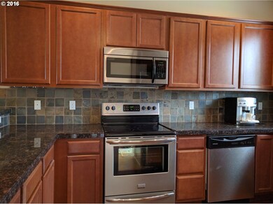 1235 SW 10th Way, Troutdale, OR 97060 - photo 3