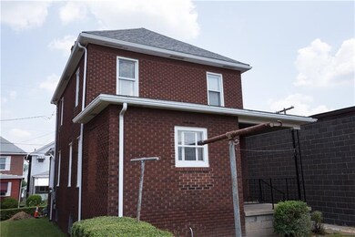 317 Sycamore St, Vandergrift, PA 15690 - photo 3