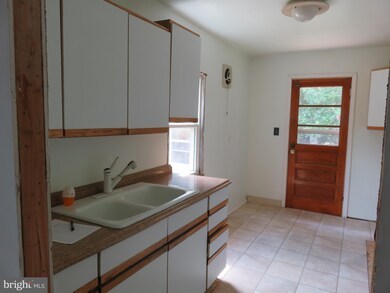 1179 Holly Vista Dr, Colonial Beach, VA 22443 - photo 6