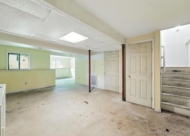 6 Wild Rose Ct unit 6, Bloomfield, CT 06002 - photo 5