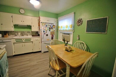 1019 N 15th kitchen photo 3