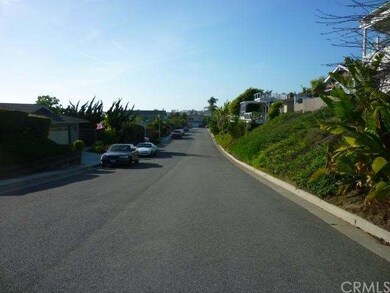 Single loaded street approaching property