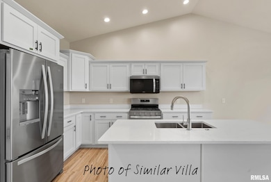 39 Frank Ct, Le Claire, IA 52753 - photo 4