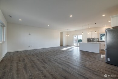 2516 1st St SE, East Wenatchee, WA 98802 - photo 6