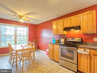 336 Wendover Dr, Bunker Hill, WV 25413 - photo 4