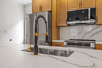 9 Swan St unit 2, Beverly, MA 01915 - photo 5