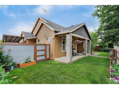 1434 N Hazelnut Ct, Canby, OR 97013 - photo 2