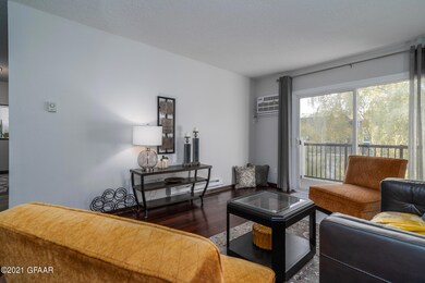 815 Duke Dr unit 428, Grand Forks, ND 58201 - photo 4