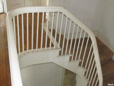 131 W 15th St, Davenport, IA 52803 - photo 5