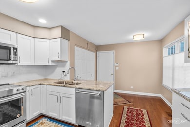 607 Kingsbridge Dr, Carol Stream, IL 60188 - photo 7