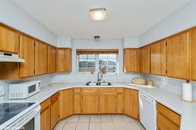 03_2271S2350East_177001_Kitchen_HiRes