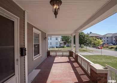 1002 W 15th St, Davenport, IA 52804 - photo 3