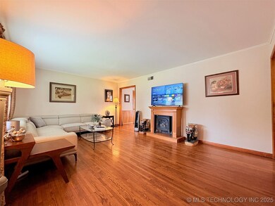 1681 S Ash Ave, Broken Arrow, OK 74012 - photo 2