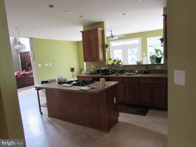 10212 Rolling Green Way, Fort Washington, MD 20744 - photo 7