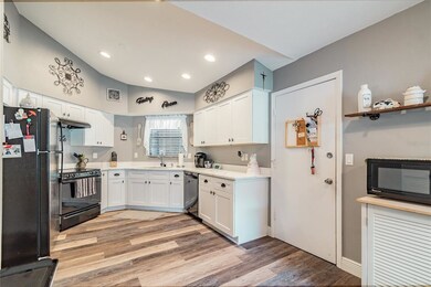 Beautiful Spacious Kitchen