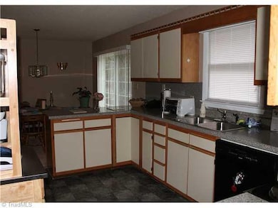 415 Belmont Dr, Archdale, NC 27263 - photo 7