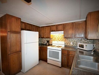 209 E Deer St, Mandan, ND 58554 - photo 3