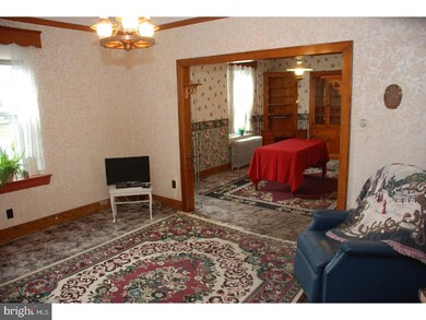 325 E Walnut St, Perkasie, PA 18944 - photo 5