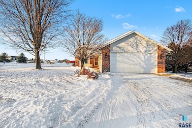 301 E Christensen Dr, Luverne, MN 56156 - photo 3