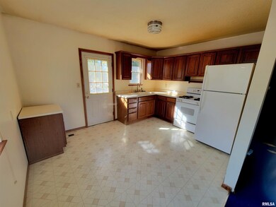 2409 W 59th St, Davenport, IA 52806 - photo 3