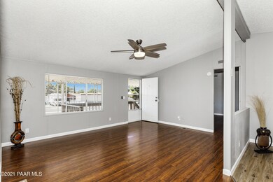 004_Living Room