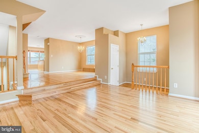 2512 Woodrow Wilson Dr, Herndon, VA 20171 - photo 4