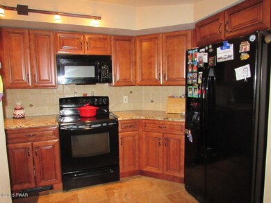 802 Hickory Ct, Hawley, PA 18428 - photo 5