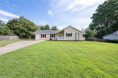 487 Raven Ridge Dr, Kernersville, NC 27284 - photo 2