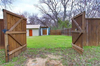 305 E 15th St, Bonham, TX 75418 - photo 7