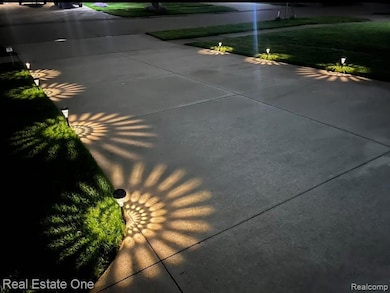 36268 Jeffrey Dr, Sterling Heights, MI 48310 - photo 3