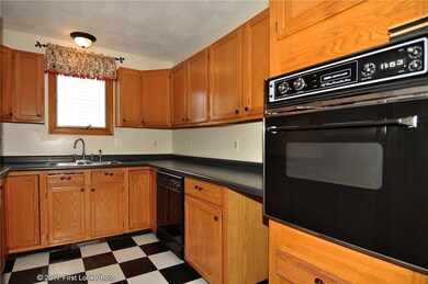 88 Norwood Ave, Portsmouth, RI 02871 - photo 4