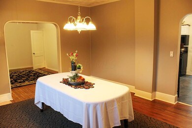 Dining1