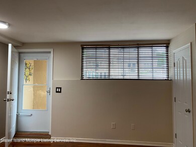 137 Darnell Ln unit 1 Fl, Staten Island, NY 10309 - photo 3