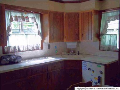162 Kissel Ave, Staten Island, NY 10310 - photo 6